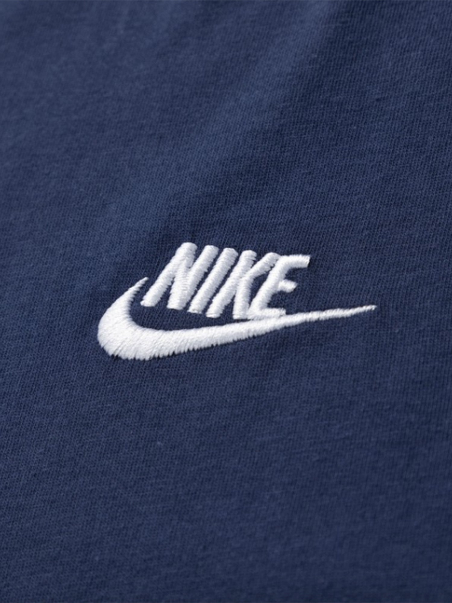 Nike Sportwear Club T-shirt Navy Blue from Saxumo